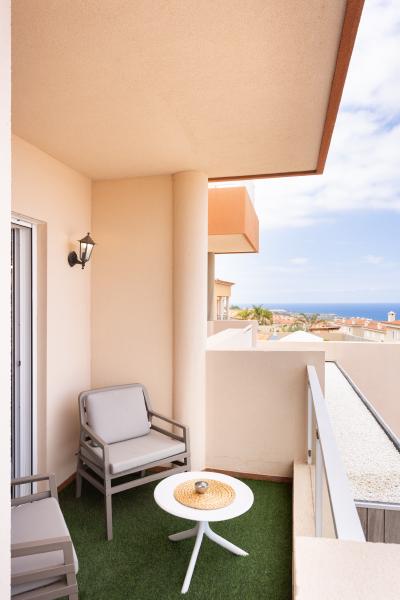 img/masonry/host pro rentals holidayhome tenerife balcony with sea view.jpg