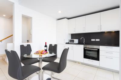img/masonry/host pro rentals Holidayhome tenerife kitchen and dining area.jpg