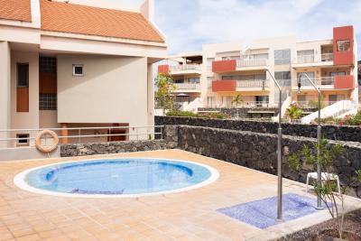 img/masonry/host pro rentals holidayhome tenerife shared children pool.jpg