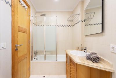 img/masonry/host pro rentals holidayhome tenerife bathroom 2.jpg