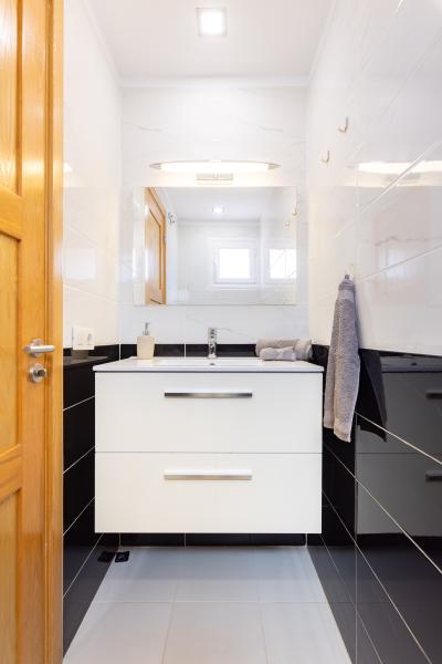 img/masonry/host pro rentals holidayhome tenerife bathroom.jpg
