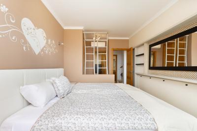 img/masonry/host pro rentals holidayhome tenerife bedroom 2.jpg