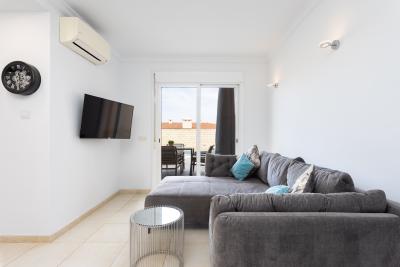 img/masonry/host pro rentals holidayhome tenerife living room.jpg
